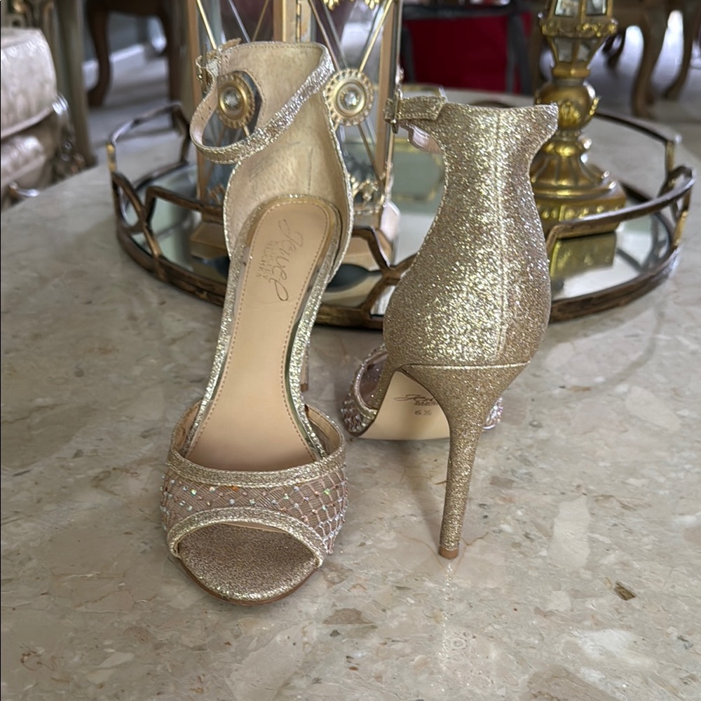 Jewel By Badgley Mischka Sandals